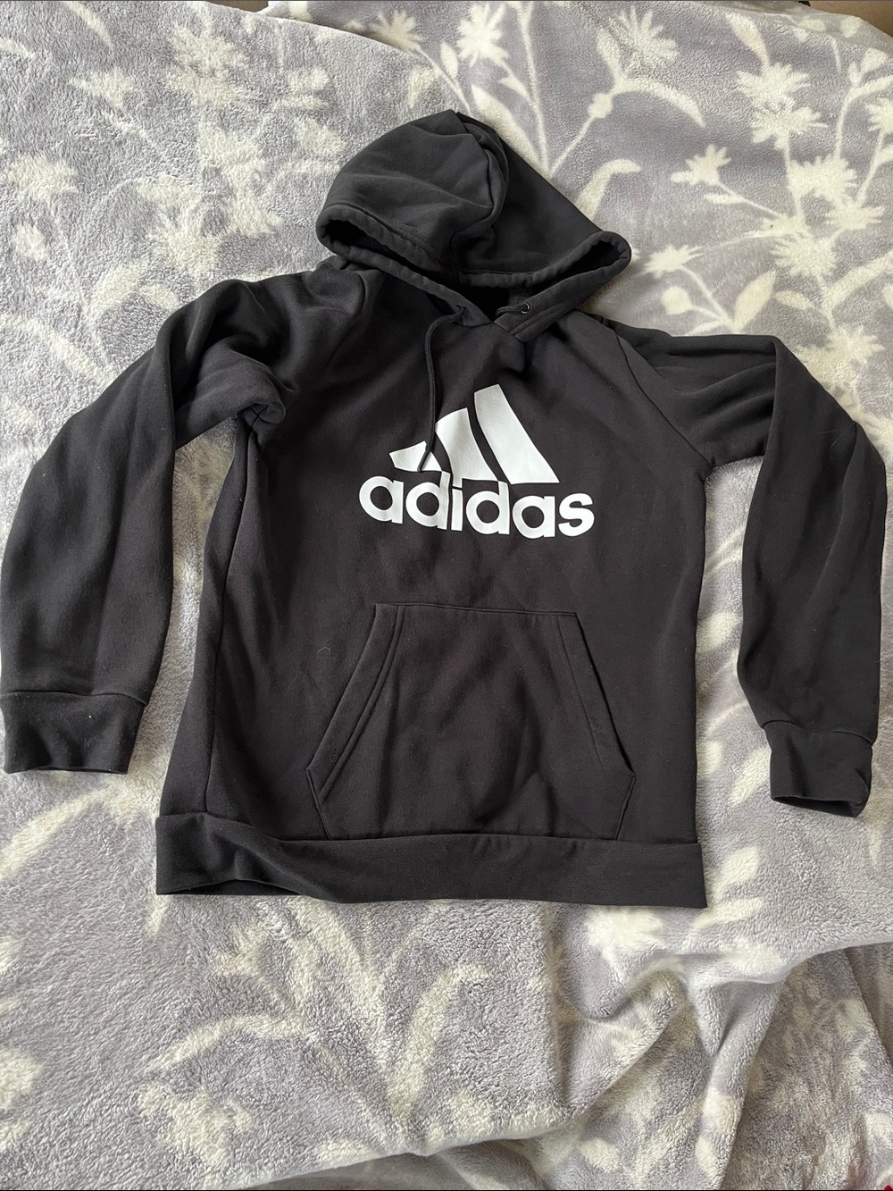 Must Have 4 PC Adidas LS hoodie , Joggers, Tee & Reebok tee Bundle Sz 10-12 - Picture 2 of 13